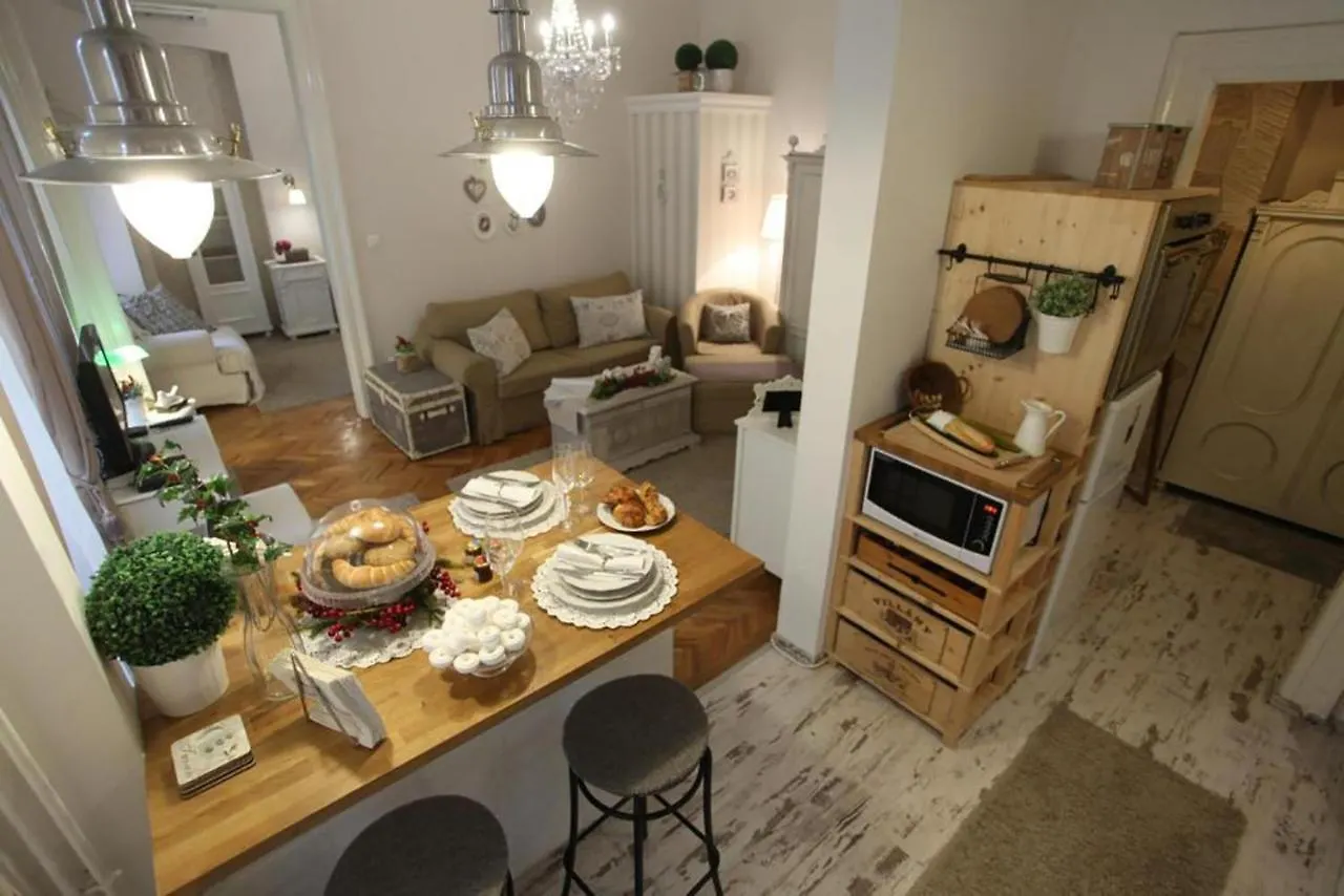 Vintage Apartment At Basilica Budapest Hungary